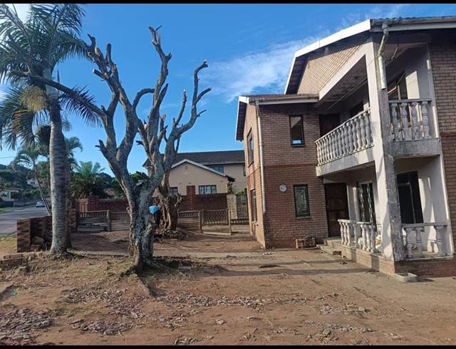 11 BEDROOM HOUSE FOR SALE IN ISIPINGO RAIL
